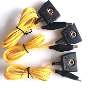 Two-hole grounding socket